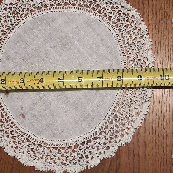 5 pc bundle plus bonus white vintage crocheted/tatted linen & cotton doilys - Picture 15 of 15